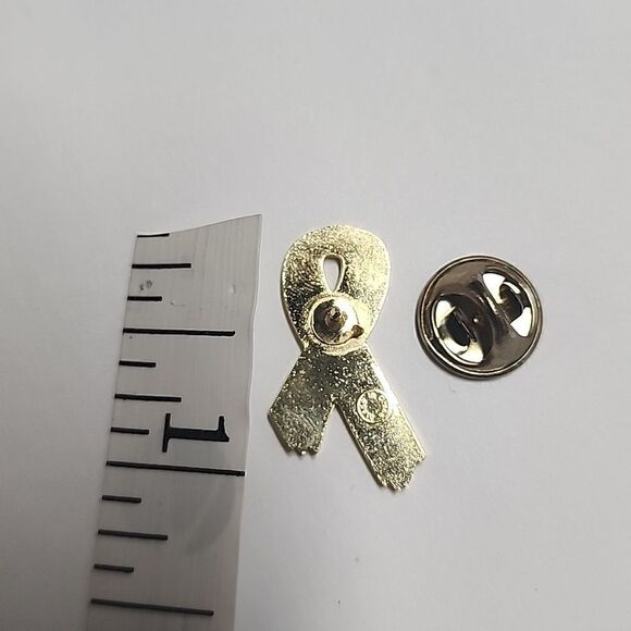 USA American Flag Colors Ribbon Patriotic Lapel Pin - Picture 3 of 3